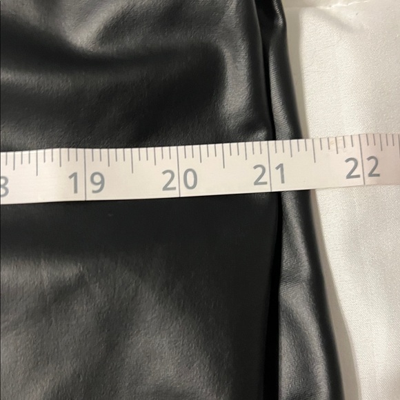 Fashion Nova NWT More To The Story Faux Leather Dress Size 1X Black Curvy - Picture 11 of 11